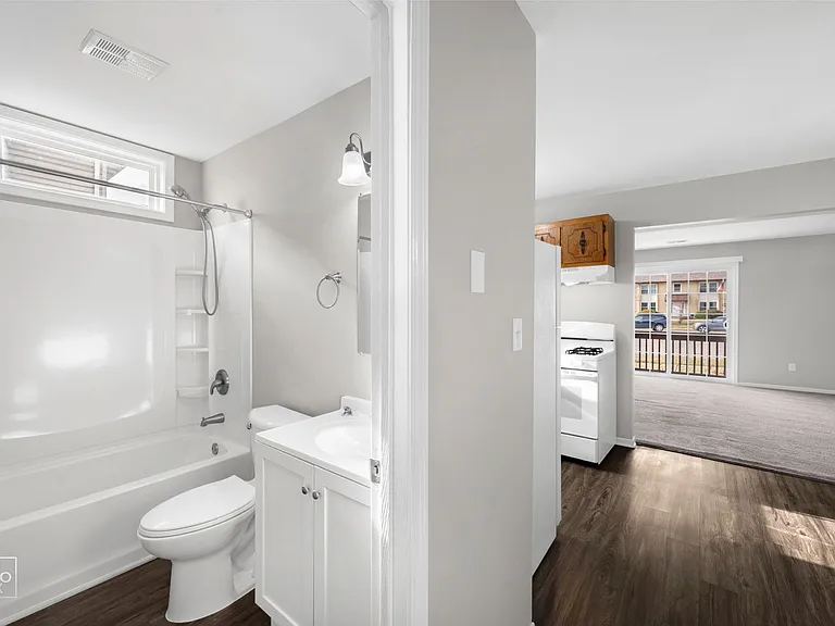 2405 Ashland Cir #9 — Photo 10