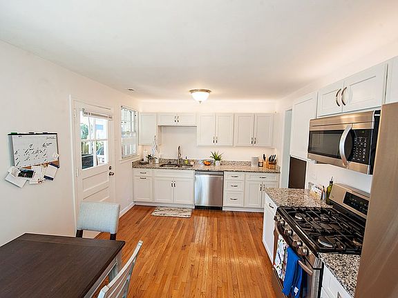 4th image of 2100 Bluemont Dr