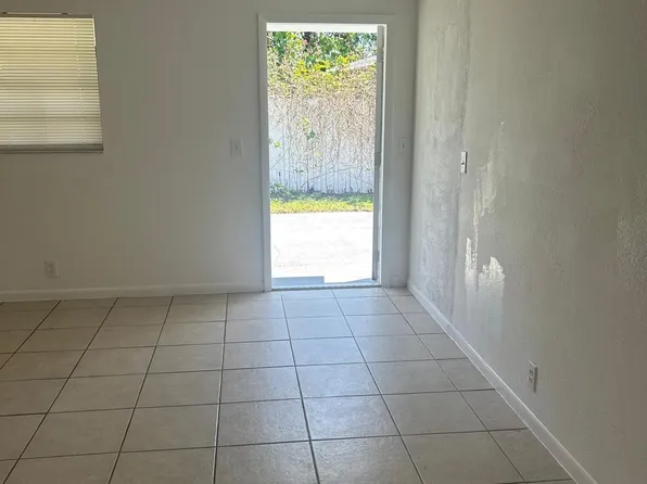 255 SW 12th St, Dania, FL 33004