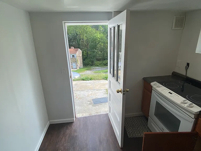 61 Pointview Rd #1 — Photo 72