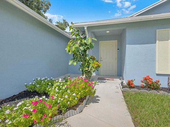 3rd image of 449 SE Whitmore Drive