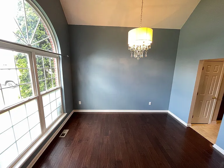 321 Arlington Meadows Dr — Photo 8