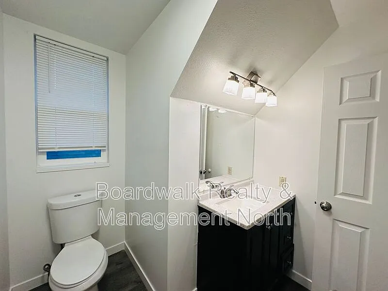 3 bed, 1.0 bath, 1532 sqft, $1,350 — Photo 3