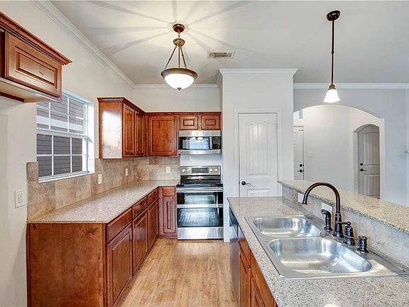 2nd image of 2313 Windsor Farms Dr