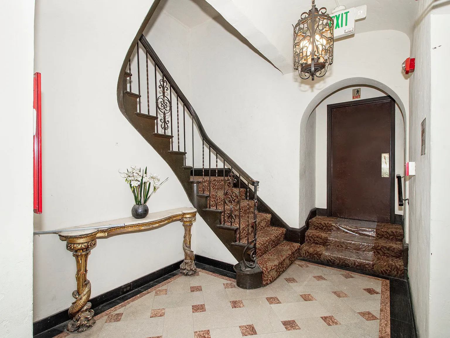 2200 Leavenworth — Photo 3