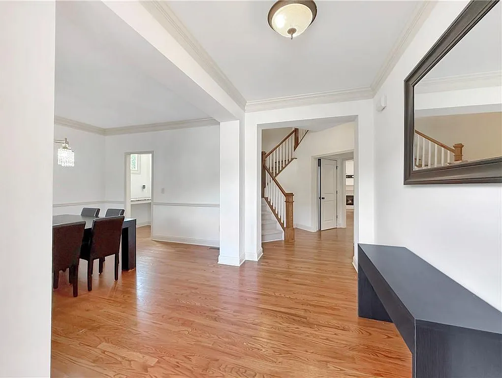 6 bed, 5.5 bath, 4691 sqft, $4,050 — Photo 3