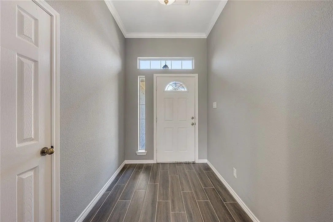 4 bed, 1765 sqft, $1,995 — Photo 2