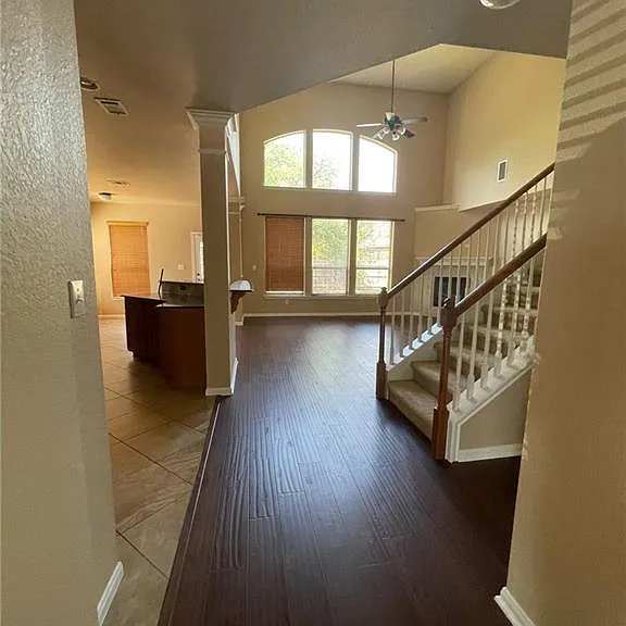 704 S Frontier Ln — Photo 7