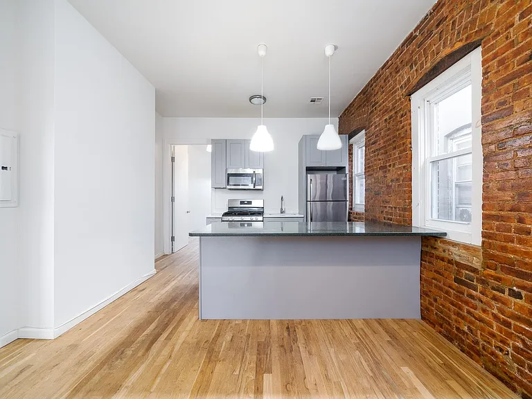 386 Bergen Ave #1R — Photo 3