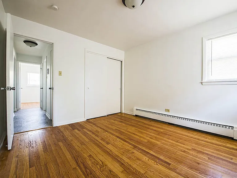 470 Gordon — Photo 5