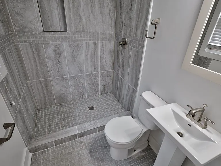 1704 N College Ave — Photo 5