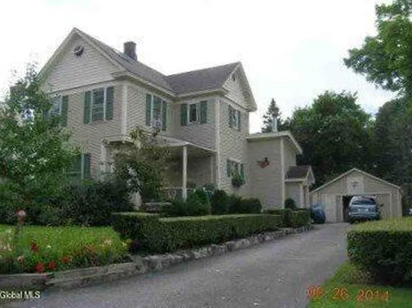 16 Carillon Road, Ticonderoga, NY 12883