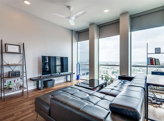 4th image of 500 Throckmorton St APT 1606