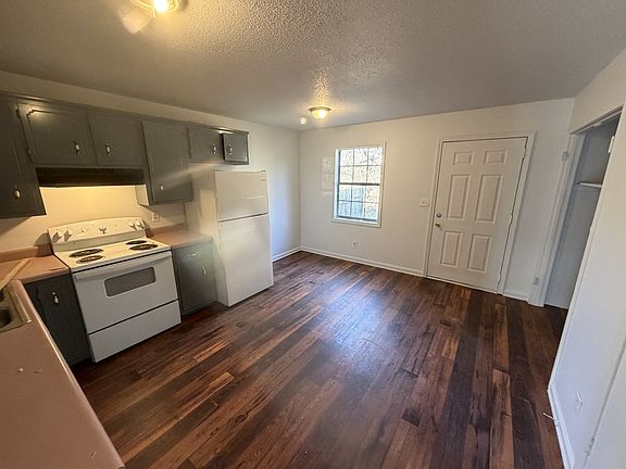 3rd image of 1503 W Knollwood Cir APT D