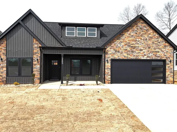 265 Ridge Rd, Wellford, SC 29385