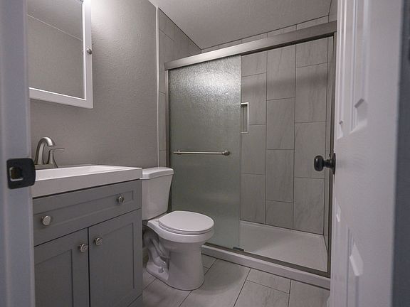 4th image of 1240 Allison St