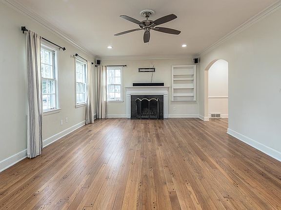 5th image of 1204 E Crestwood Dr