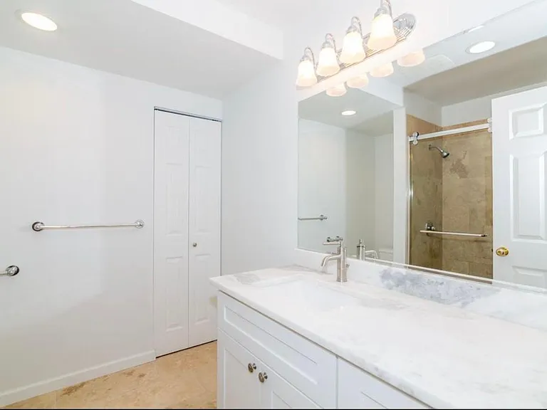 9867 NE 14th St — Photo 12