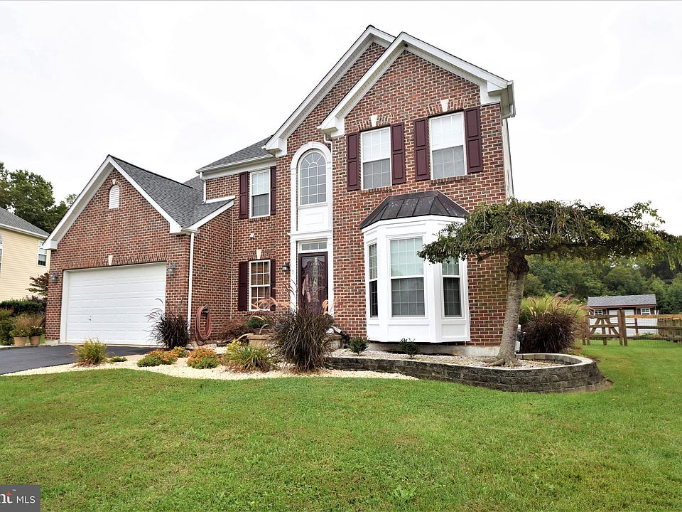 1st image of 9 Sir Barton Ct
