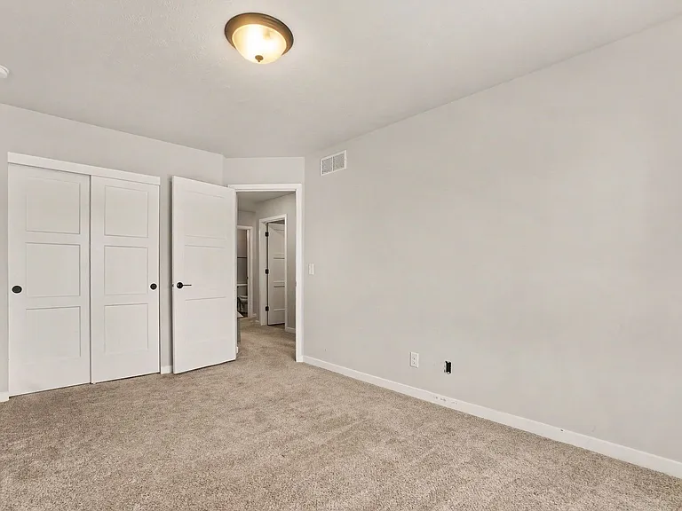 14703 S 19th St — Photo 14
