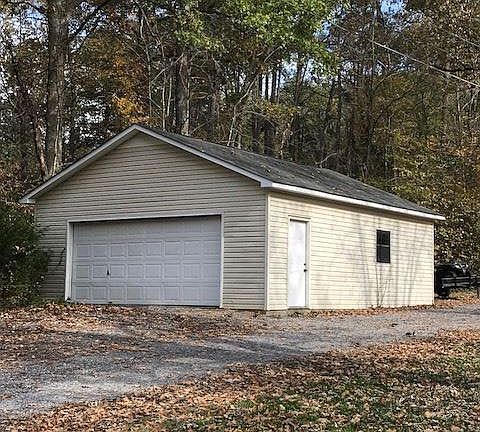 5th image of 216 Eastwood Dr
