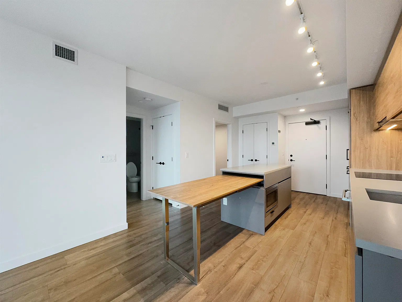 1 bed, 583 sqft, $1,700 — Photo 2