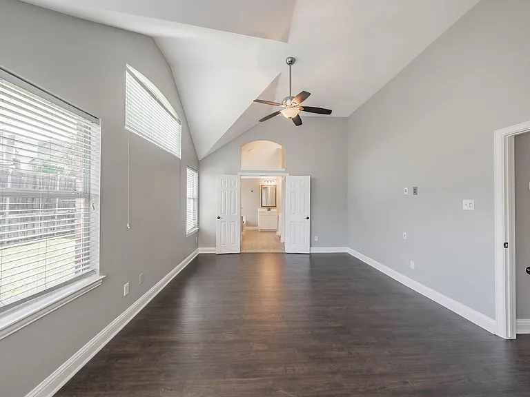 4548 Shamrock Dr — Photo 12