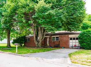 1143 S Craig Ave, Springfield, MO 65804