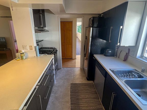 3rd image of 285 S Barrington Ave #2