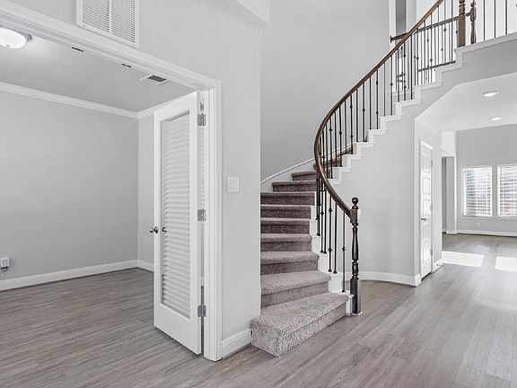 3rd image of 2310 Olive Way