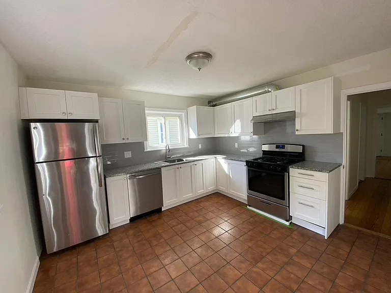 10 Clary St #1 — Photo 1