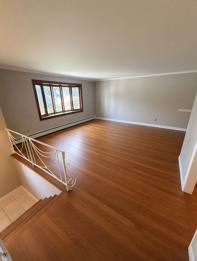 Spacious 4-Bedroom Home with Finished Lower Level in Warrington — Photo 2