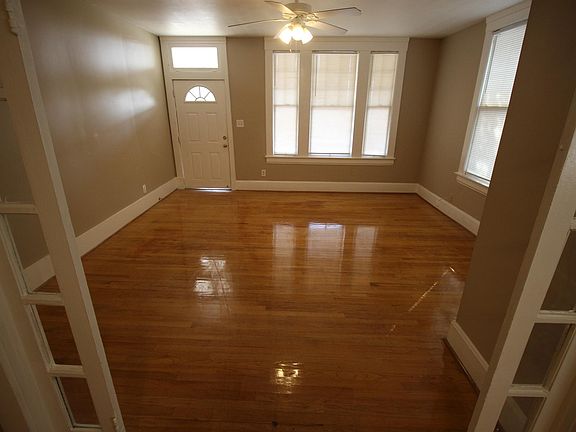 4th image of 851 Broxton St