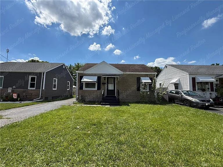 1261 Malden Ave — Photo 1