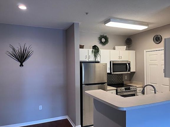 Kitchen, Breakfast bar, Dining nook.