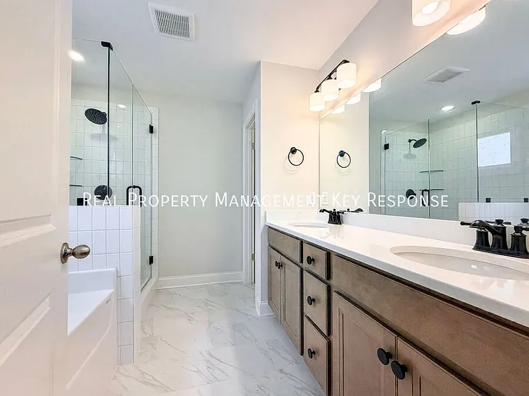 105 Cryer Dr — Photo 12