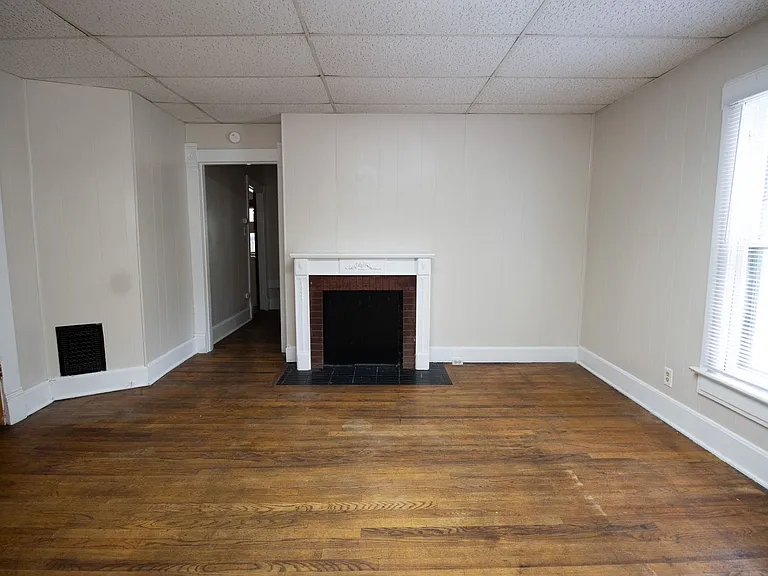 1403 Hinkson Ave — Photo 3