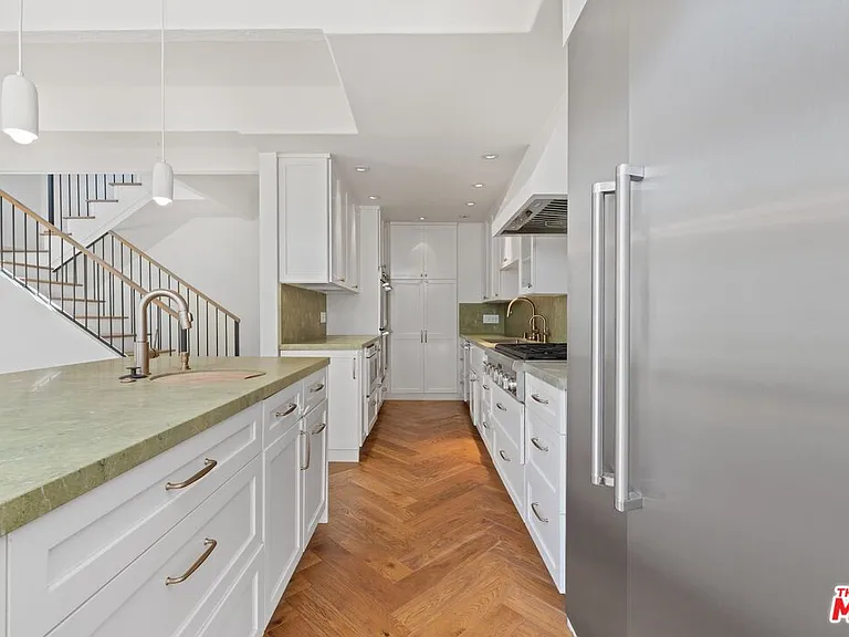 33 E Reef St #4 — Photo 8