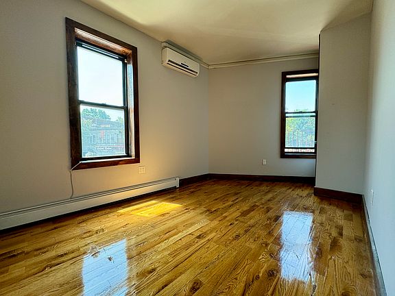 4th image of 390 E 23rd St #2C