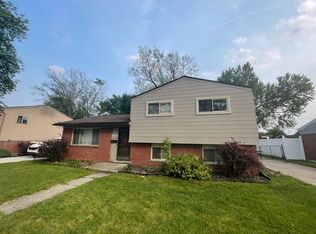2462 Camel Dr, Sterling Heights, MI 48310