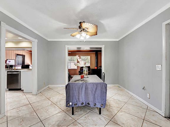 4th image of 158 SE 27th Pl