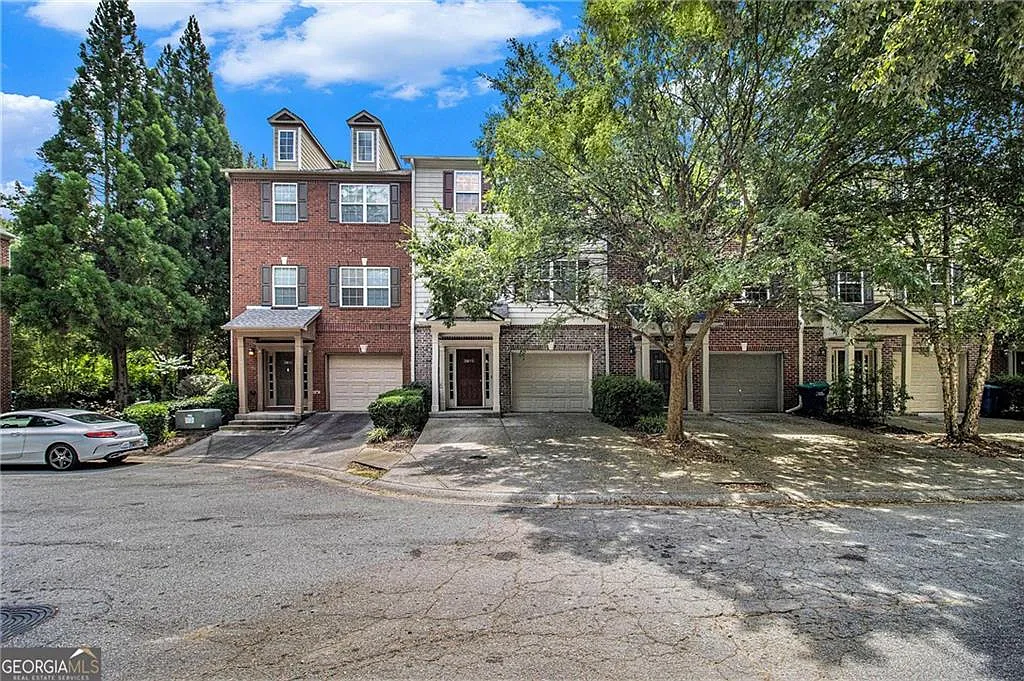 4 bed, 3.5 bath, 1496 sqft, $2,400 — Photo 3