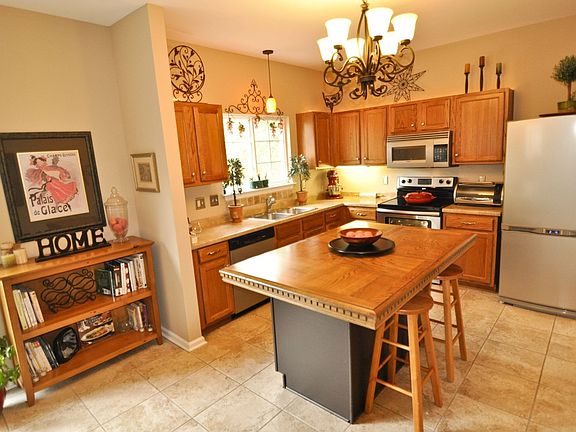 Kitchen - Includes Major Appliances