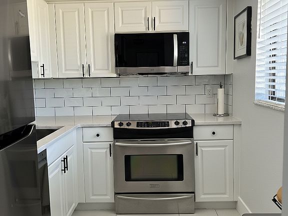 5th image of 5310 26th St W Unit 1605