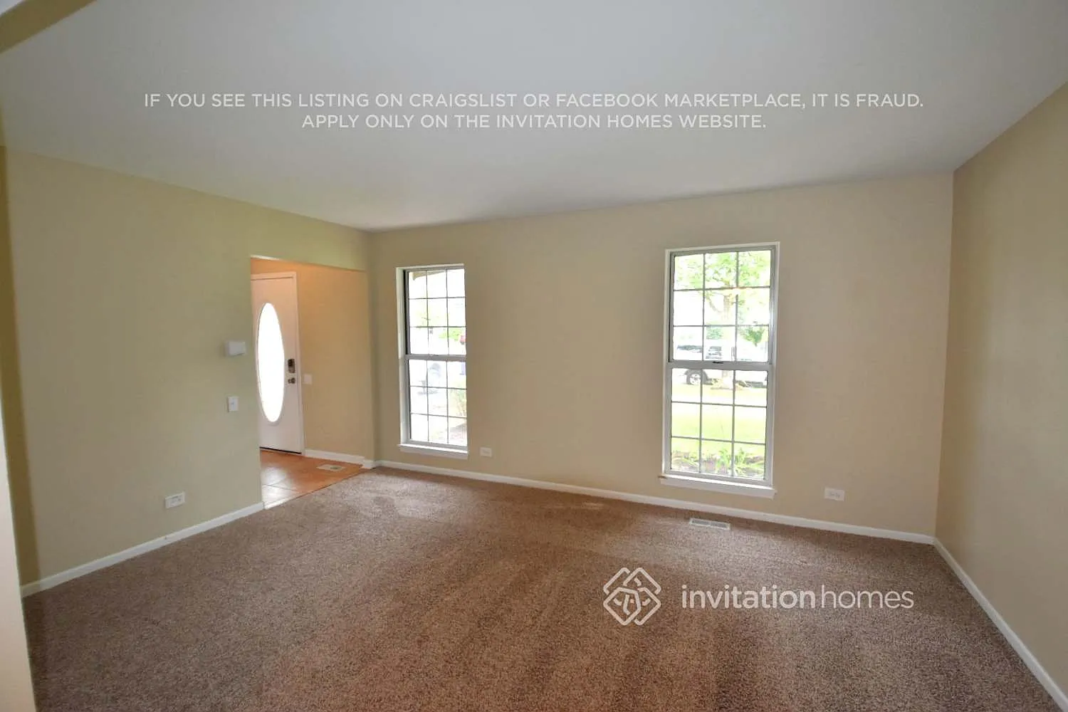 1985 College Green Dr Elgin, IL 60123 — Photo 2