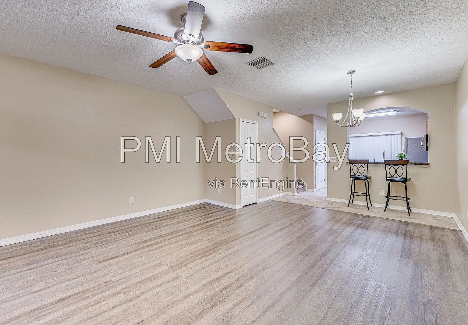 3 bed, 2.5 bath, 1383 sqft, $2,200 — Photo 3