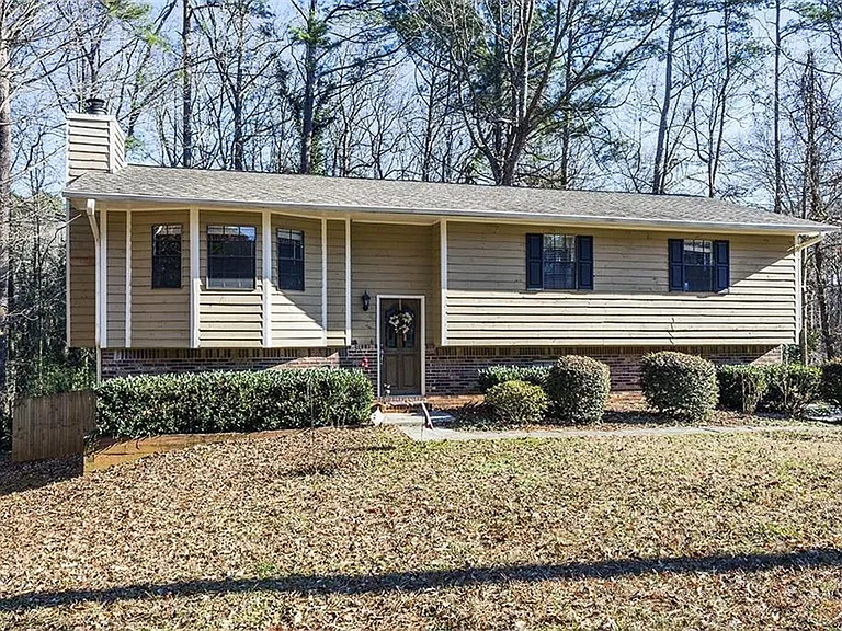 Ember Cir — Photo 1