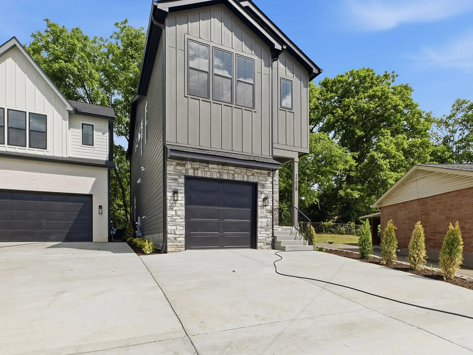 3 bed, 3.5 bath, 2162 sqft, $3,350 — Photo 2