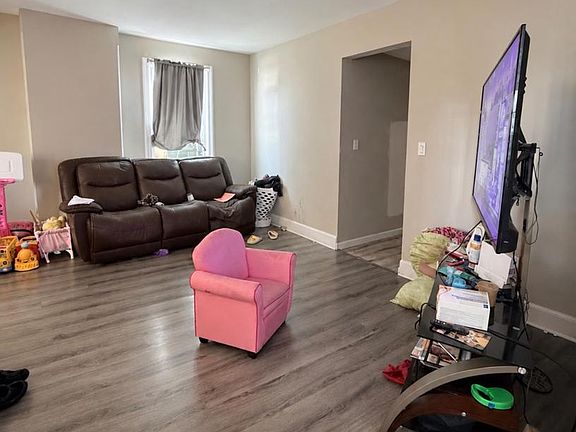 2nd image of 806 Market St