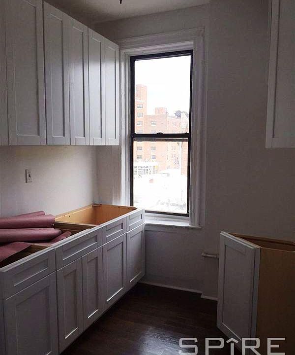 2nd image of 696 Willoughby Ave APT 4
